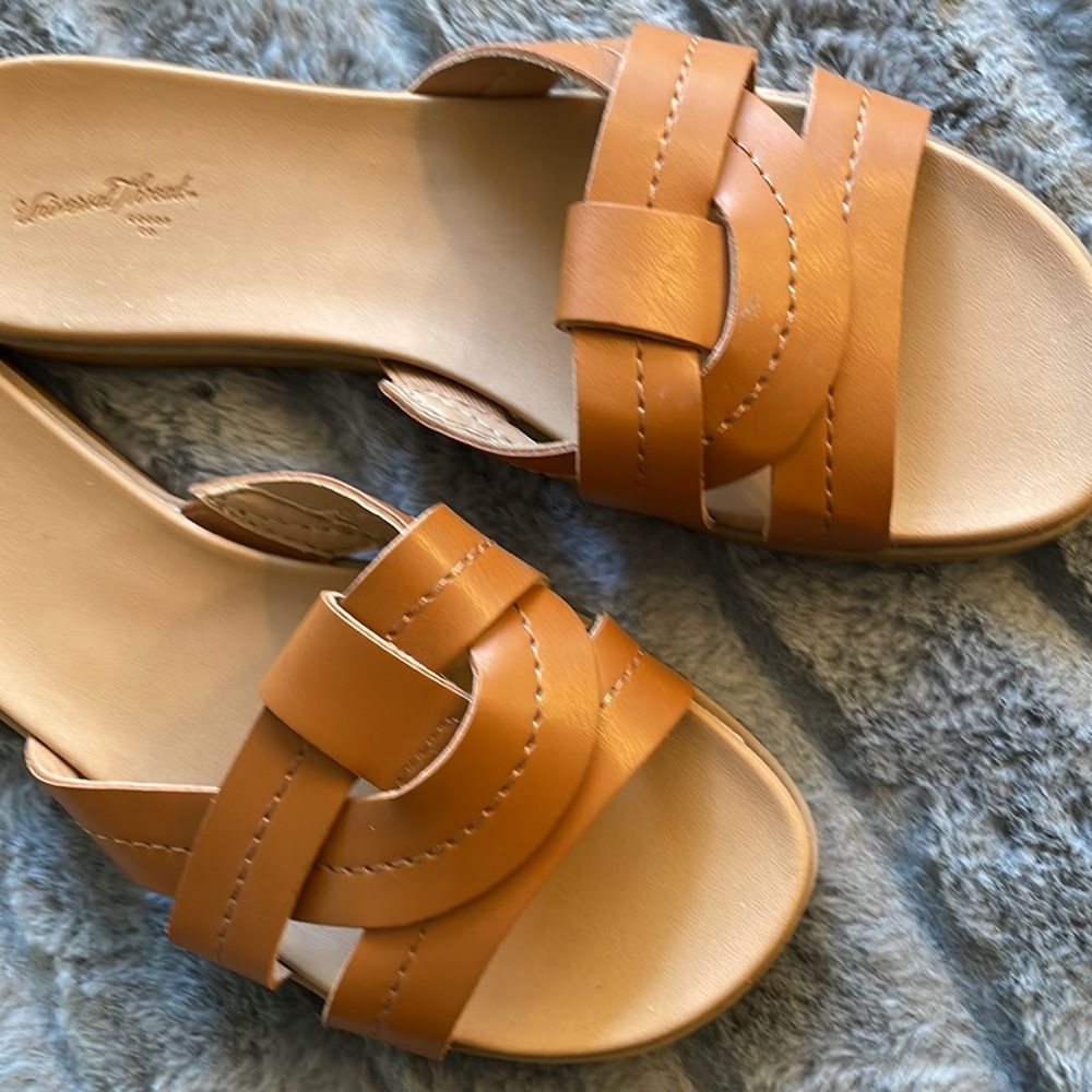 Universal Thread sandals - Picture 3 of 5